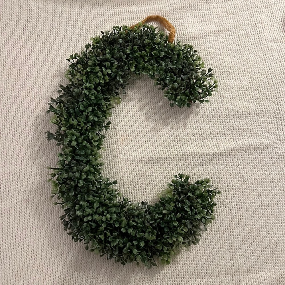 “C” Plastic Door Reef / Decoration